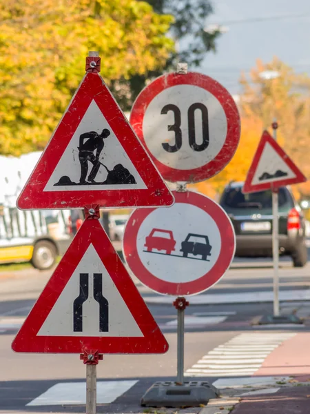 Lugar de construcción en una carretera — Foto de Stock