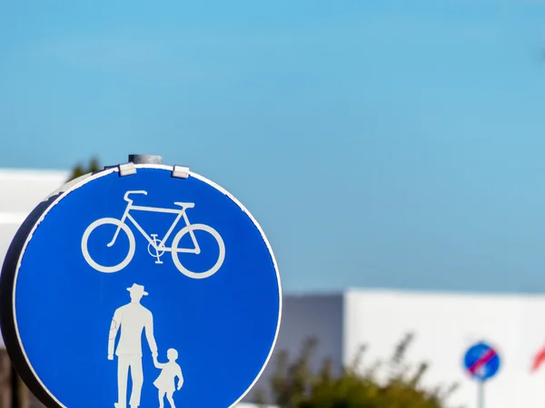 Ciclovia e passarela — Fotografia de Stock