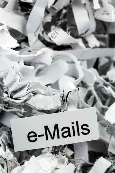 Email di parole chiave di carta triturata — Foto Stock