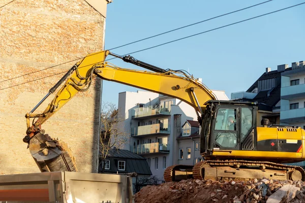 Lugar de construcción durante la demolición de una casa — Foto de Stock