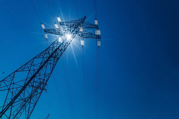 Pylon gegen das Licht — Stockfoto