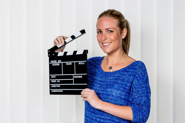 Mujer con clapperboard —  Fotos de Stock