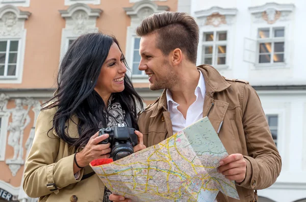 Paar op een stedentrip — Stockfoto