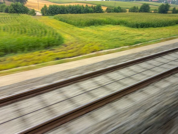 Trilhos de estrada de ferro. comboio — Fotografia de Stock