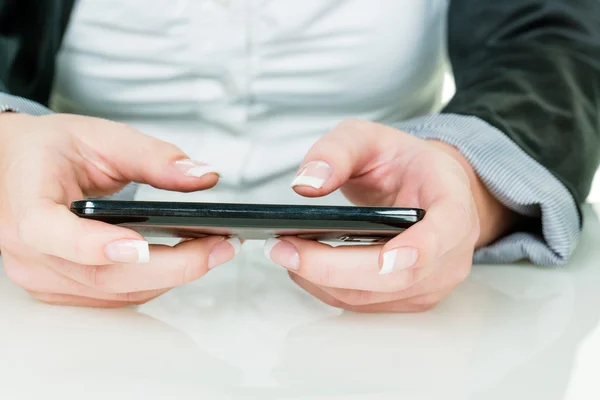 Op mobiele telefoon is sms geschreven — Stockfoto