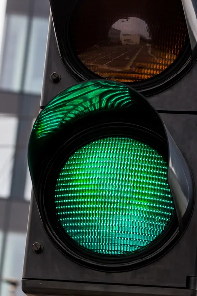 Semáforo com luz verde — Fotografia de Stock