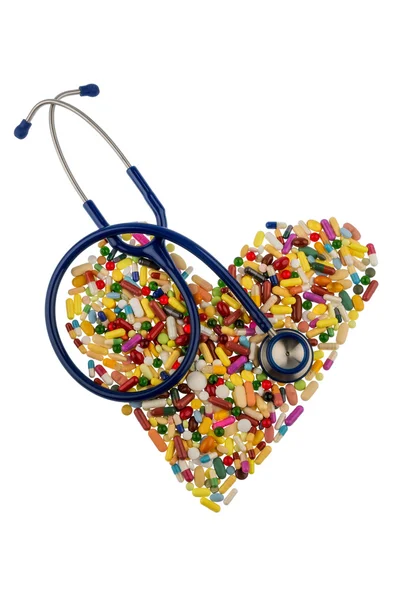 Stetoscopio e pillole a forma di cuore — Foto Stock