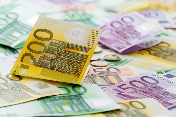 Vele verschillende euro rekeningen — Stockfoto