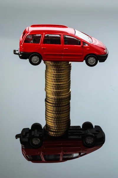 Rising car costs. car on coins — Stock Photo, Image