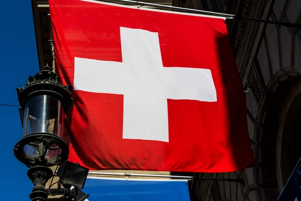 瑞士，苏黎世，瑞士国旗 — 图库照片