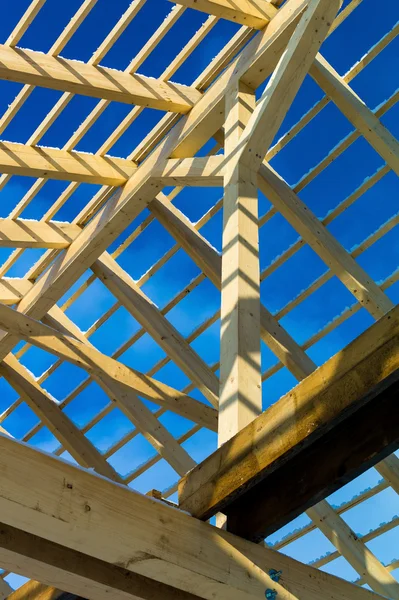 Construction de toit en bois — Photo