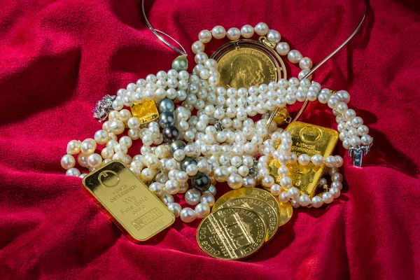 Gold and jewelry — Stock Photo, Image