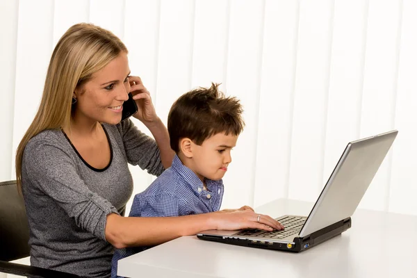 Mother and son on computer — Stock Photo, Image