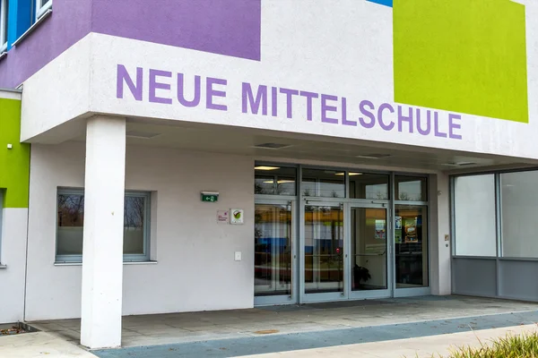 Nieuwe middelbare school — Stockfoto