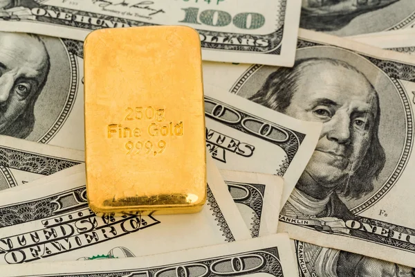 Gold bars on dollar bills — Stock Photo, Image