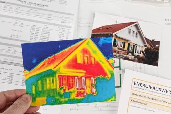 Save energy. house with thermal imaging camera — Stock Photo, Image