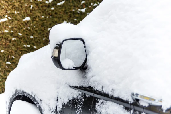 Gesneeuwde auto — Stockfoto