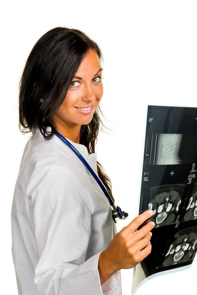 Женщина врач с рентгеновским снимком — стоковое фото