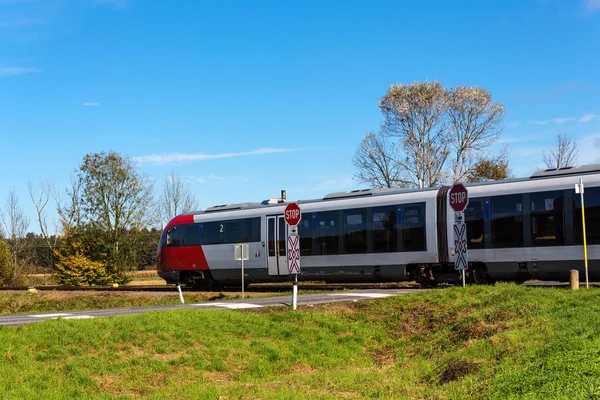 Unbeschrankter railway crossing — Stock Photo, Image