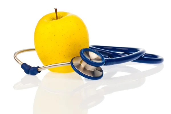 Stéthoscope et pomme. alimentation saine — Photo