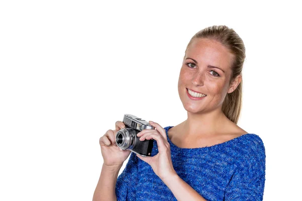 Jovem mulher com câmera velha — Fotografia de Stock