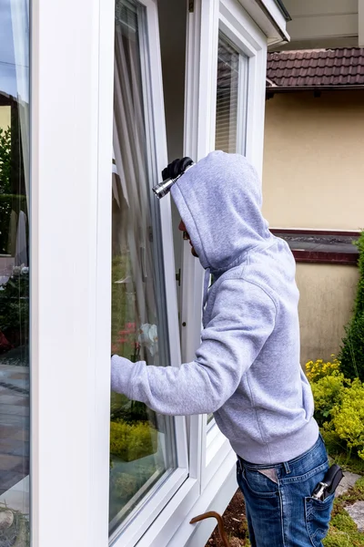 Pencuri pada jendela — Stok Foto