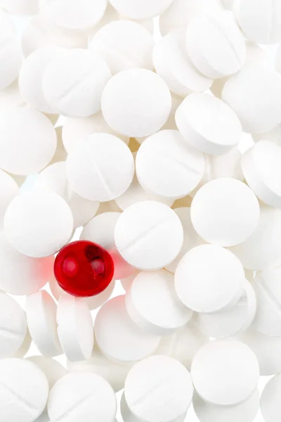 Tabletten in weiß und rot — Stockfoto