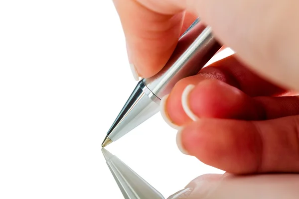 Mão com caneta-tinteiro com assinatura — Fotografia de Stock