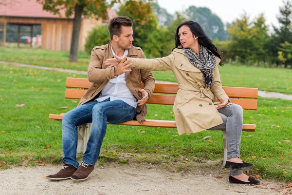 Casal discutindo — Fotografia de Stock