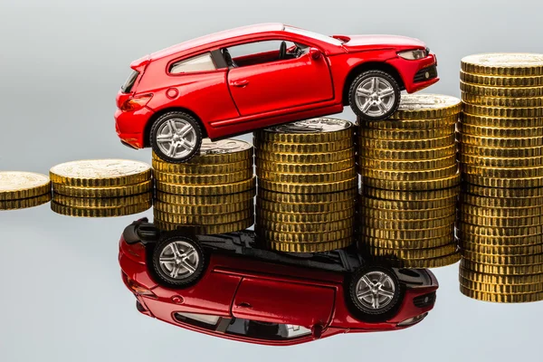 Rising car costs. car on coins — Stock Photo, Image