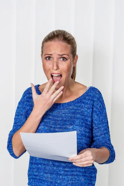 Vrouw krijgt slecht nieuws — Stockfoto