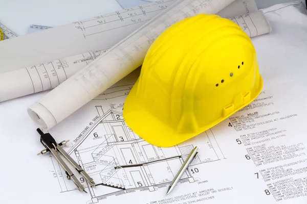 House plan with a construction worker helmet — Stock Photo, Image