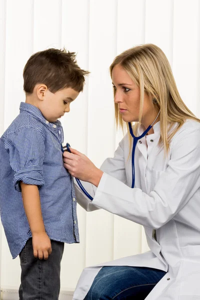 Doctor and young boy — Stock Photo, Image