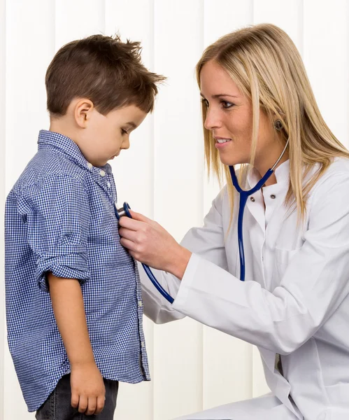 Doctor and young boy — Stock Photo, Image