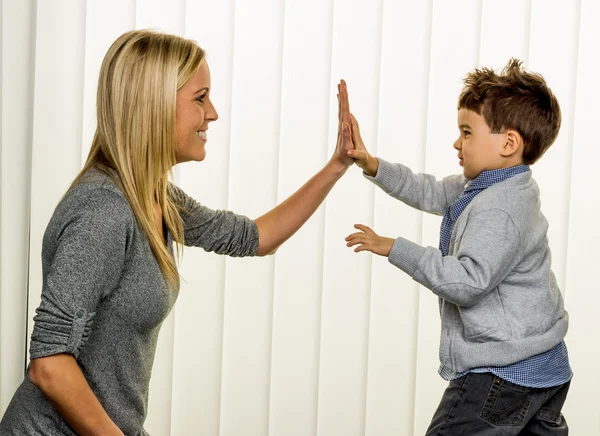 Mãe e filho — Fotografia de Stock