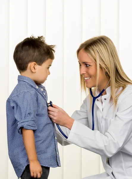 Doctor and young boy — Stock Photo, Image