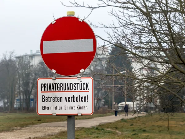 Violazione di domicilio su strada privata — Foto Stock