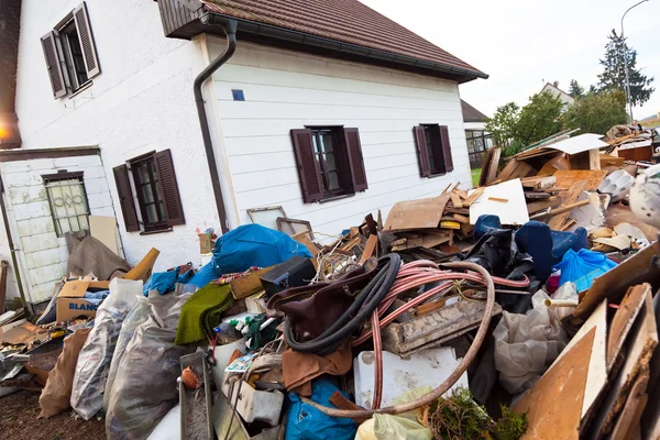 Evacuazione di un edificio residenziale — Foto Stock