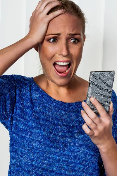 Woman is shocked by sms — Stock Photo, Image