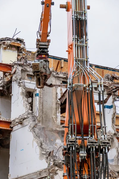 Demolizione di un edificio per uffici — Foto Stock