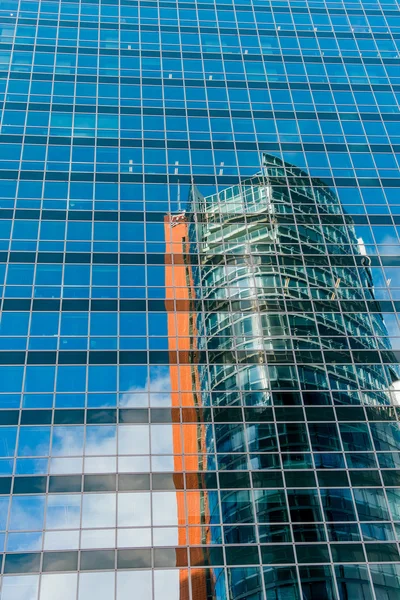 Fassade eines Bürogebäudes — Stockfoto