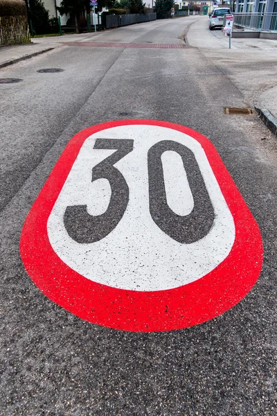 Zone 30 km/uur in de stad — Stockfoto