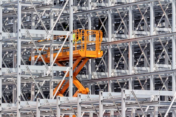 Construcción de un almacén de bahía —  Fotos de Stock