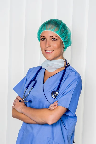 Friendly female doctor op — Stock Photo, Image