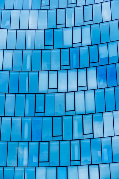 Fachada de un edificio de oficinas — Foto de Stock