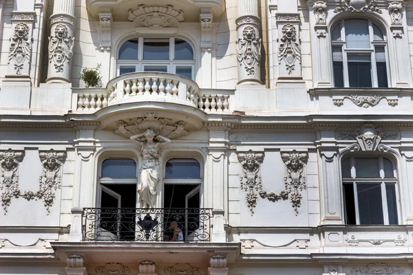 Avusturya, Viyana, art Nouveau tarzı evlere naschmarkt — Stok fotoğraf