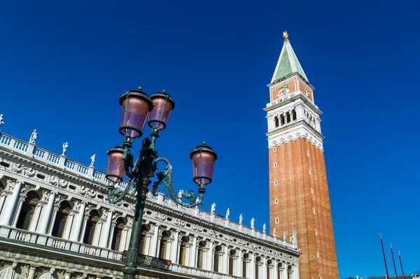 Italië Venetië. San Marcoplein en campanile — Stockfoto