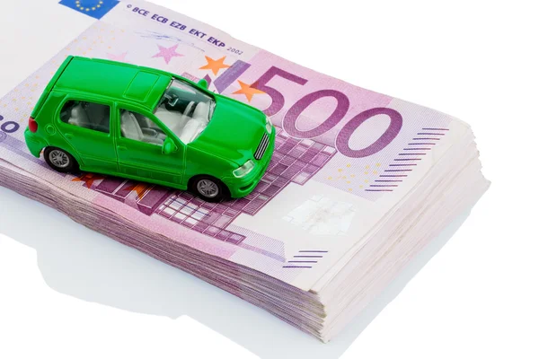 Groene auto op bankbiljetten — Stockfoto