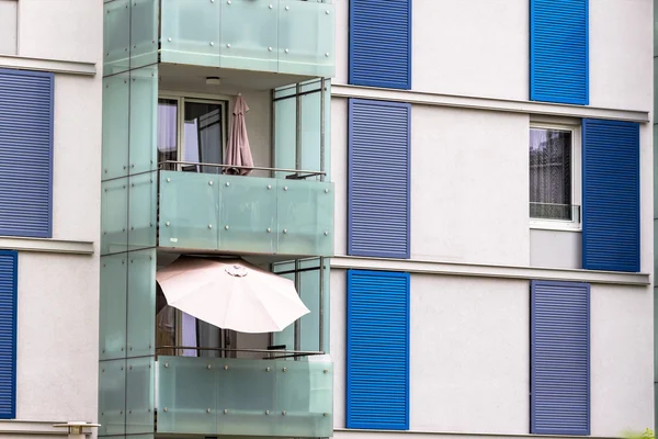 Modernes Mehrfamilienhaus — Stockfoto