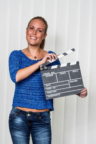 Mujer con clapperboard —  Fotos de Stock